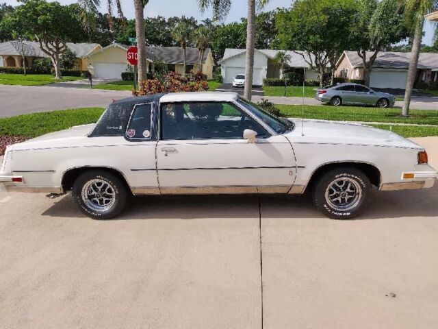 non smoking / pets always garaged looks and runs perfect for weekly car shows