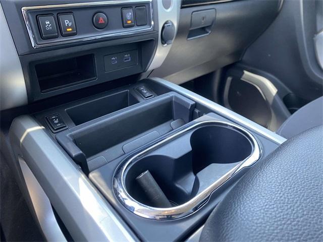 2020 nissan titan sv