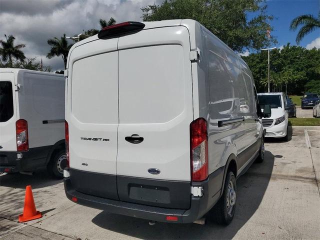 2022 ford transit-250 base