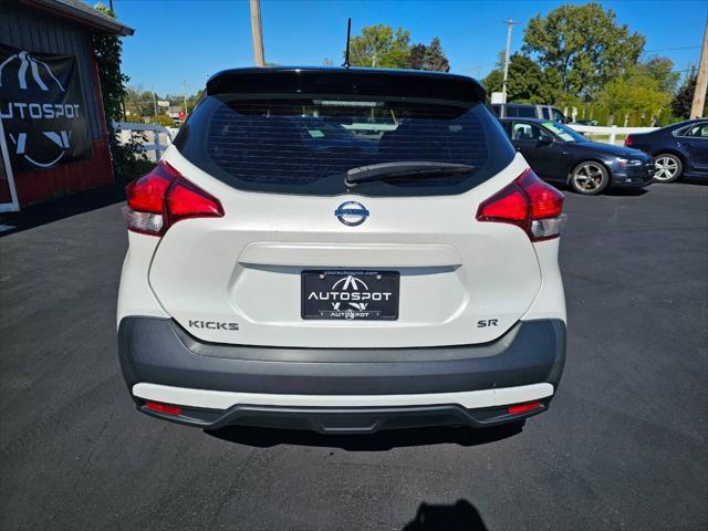 2019 nissan kicks sr