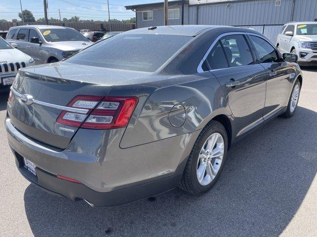 2019 ford taurus se