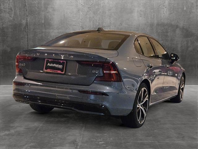 2024 volvo s60 b5 plus dark theme