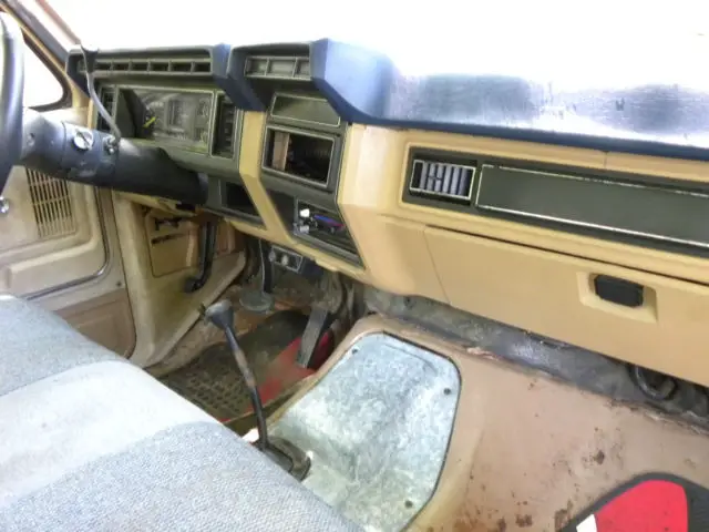 1983 ford f-150- 4 x 4 shortbed