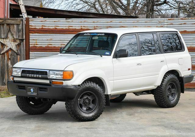 1991 toyota land cruiser,white,clean,3rd seat,drives great!
