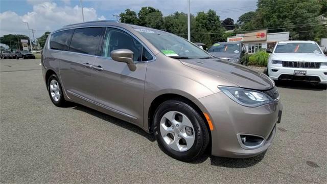 2017 chrysler pacifica touring-l plus