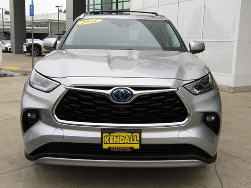 2021 toyota highlander hybrid in co bluffs, iowa
