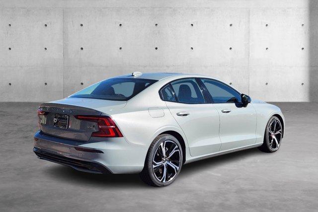2024 volvo s60 b5 core dark theme