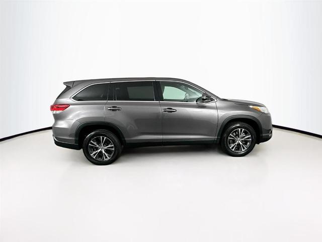 2019 toyota highlander le