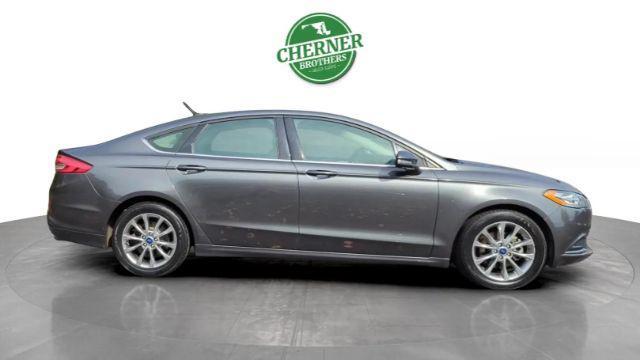2017 ford fusion se