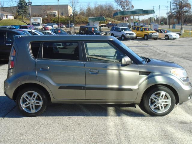 2010 kia soul +