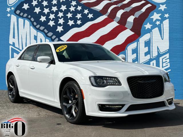 2023 chrysler 300 touring l