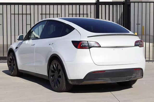 2022 tesla model y performance