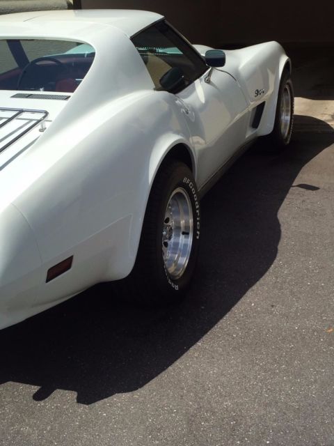 1975 stingray chevy corvette white / ox blood interior clean