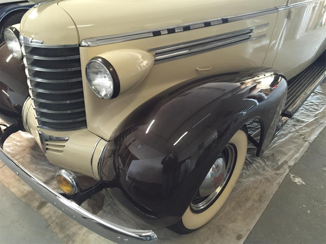 1937 oldsmobile 4-dr sedan