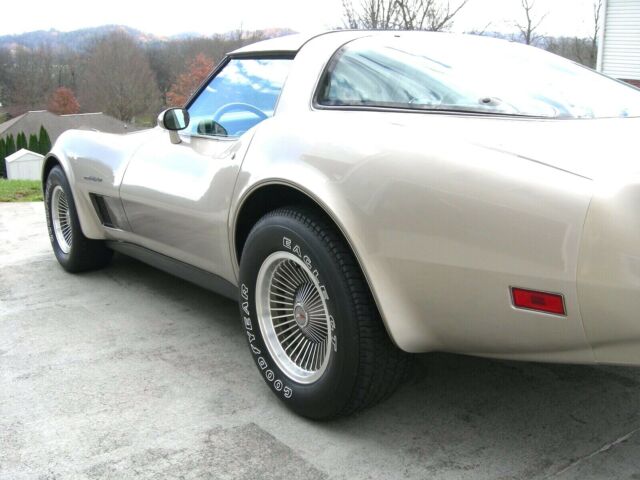 1982 corvette collectors edition 15k miles, beautiful collector car!
