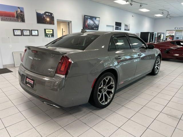 2018 chrysler 300 touring