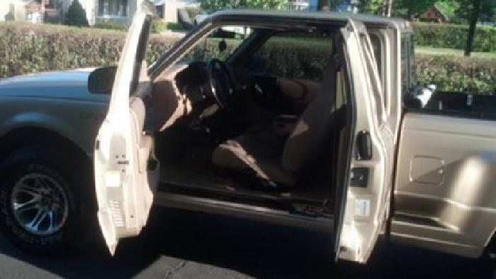 1999 ford ranger 4x4 xlt 4-door- gold in brunswick, oh