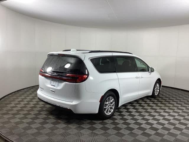 2022 chrysler pacifica touring l front-wheel drive passenger van in grandville, michigan
