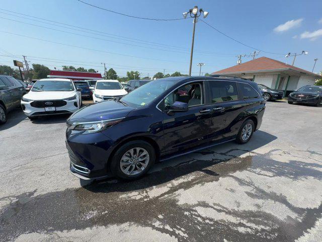2023 toyota sienna xle 8 passenger