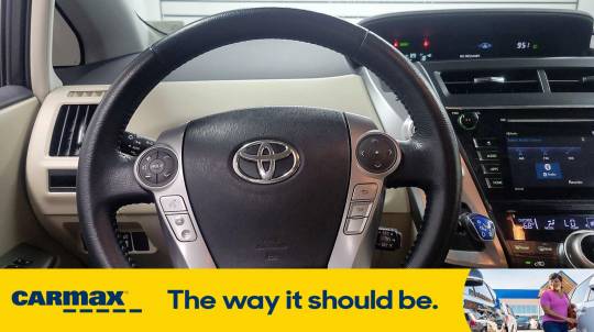 2017 Toyota Prius v (+)