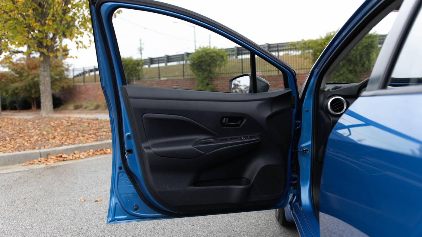 2022 nissan versa s