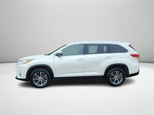 2019 toyota highlander le v6 4dr front-wheel drive in savannah, tennessee