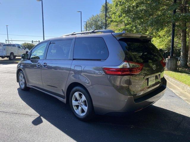 2020 toyota sienna le