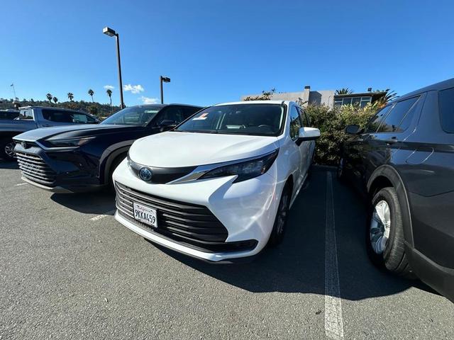 2024 toyota sienna le