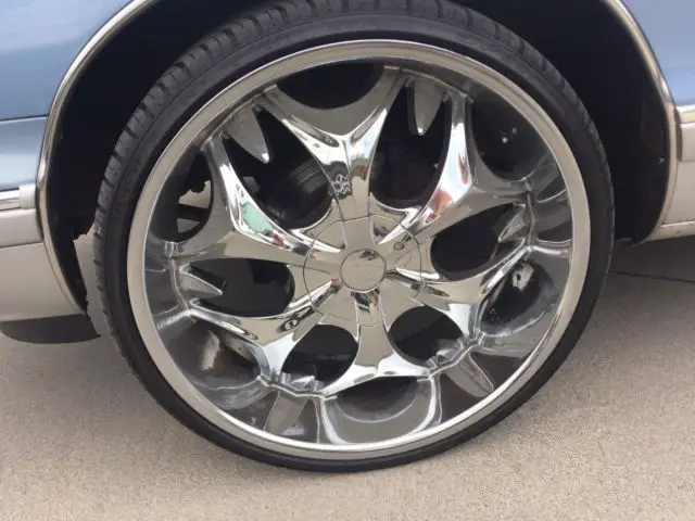 1993 chevrolet caprice bubble 24" wheels clean 120k miles selling no reserve!!!!
