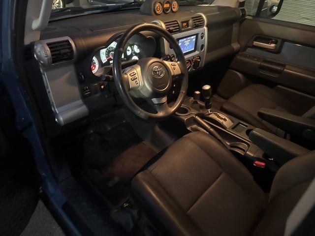 2011 toyota fj cruiser base