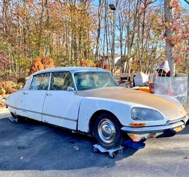 1970 citroen ds21 automobile for project