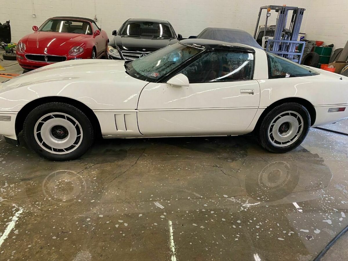 1985 chevrolet corvette base 2dr hatchback