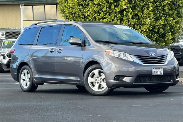 2015 toyota sienna le