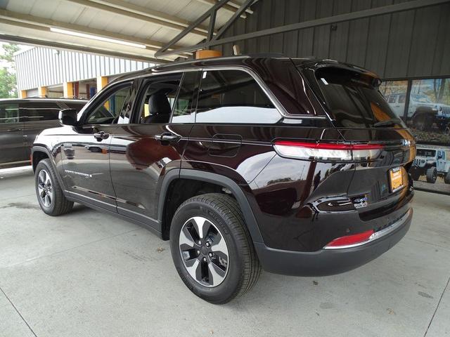 2022 jeep grand cherokee 4xe base