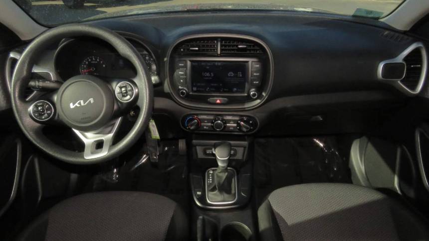 2022 kia soul lx