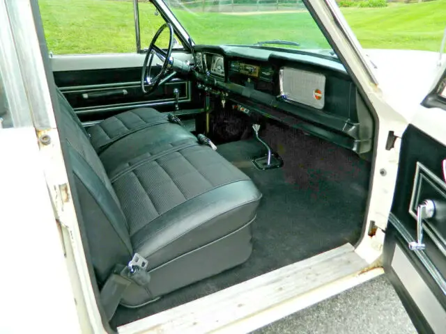 1966 jeep wagoneer / original paint - glacier white / 16k original miles