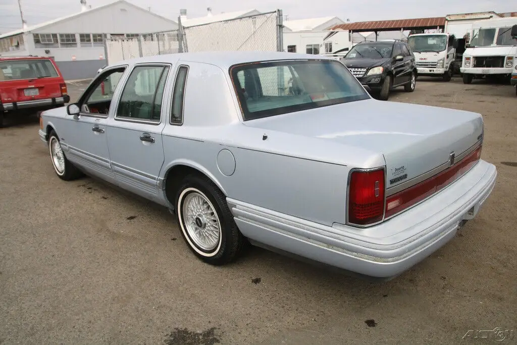 1994 lincoln town car sedan automatic 8 cylinder no reserve!
