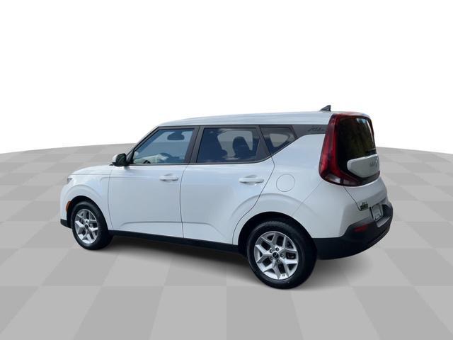 2022 kia soul lx