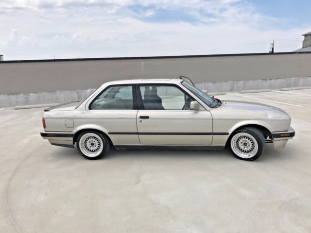 bmw e30 1989 325is most desirable yr plastic bumper, m tech, no rust, low miles