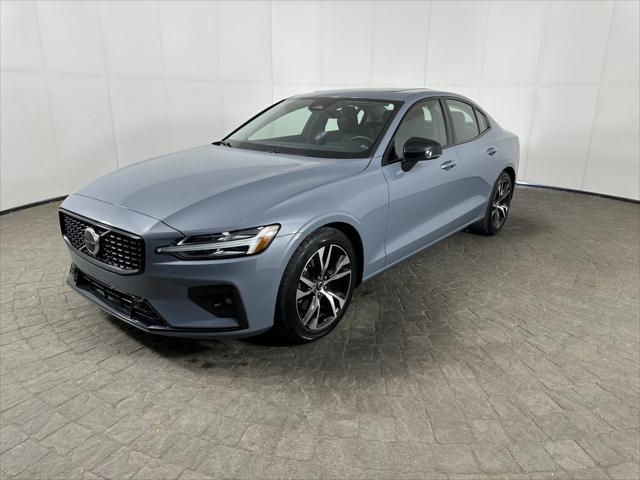 2024 volvo s60 b5 core dark theme