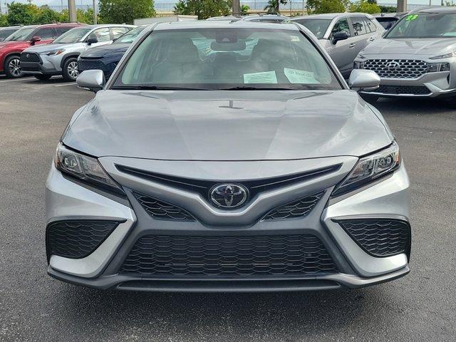 2022 toyota camry se