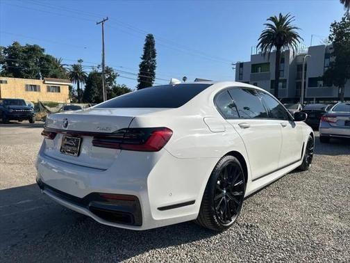 2022 bmw 740