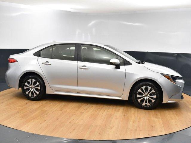2022 toyota corolla hybrid le