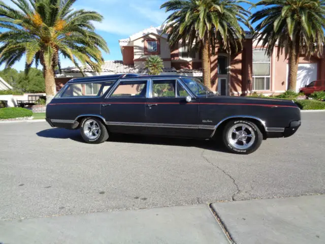 1965 oldsmobile vista cruiser wagon in flat black with pin striping / hot rod