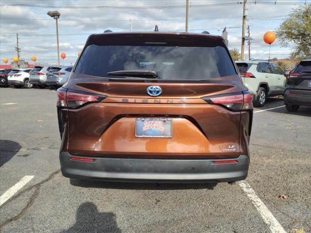 2022 toyota sienna le