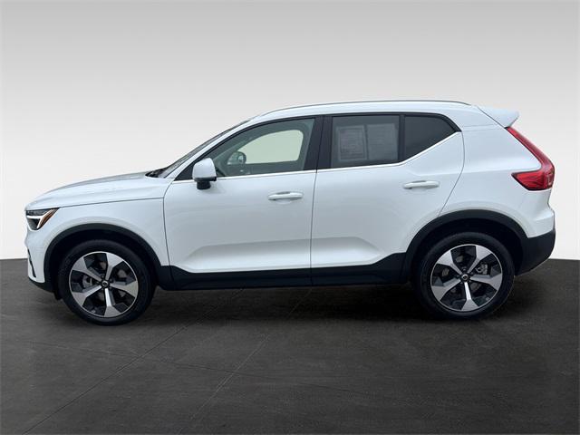 2023 volvo xc40 plus bright theme