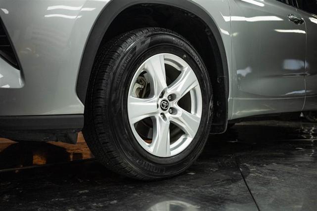 2022 toyota highlander le
