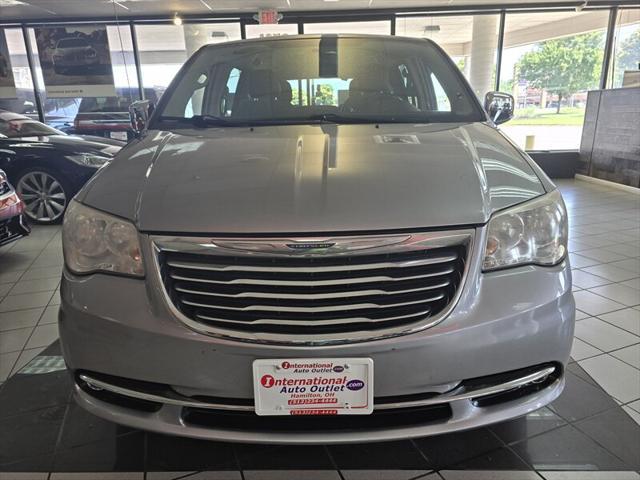 2013 chrysler town & country touring-l