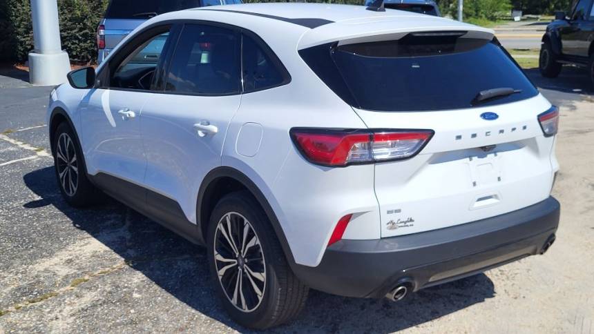 2022 ford escape se