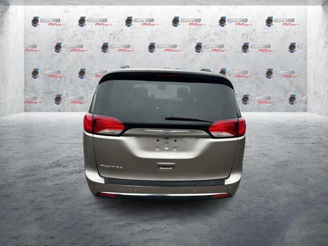 2017 chrysler pacifica touring-l plus